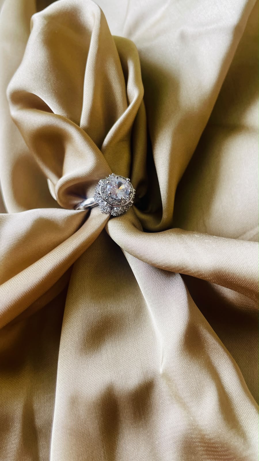 Luxury Halo Zircon Ring for Women – Silver Statement Crystal Ring